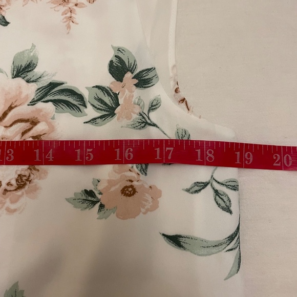 RW&CO Sleeveless/Cap Sleeve Floral Blouse Size Medium, NWOT - Picture 4 of 8
